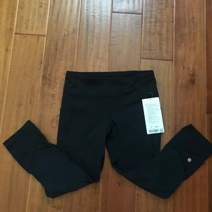 Lululemon size 6 NWT black pace rival crop